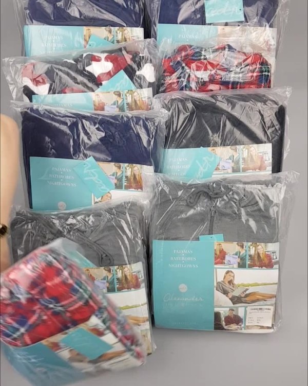 Фотография  339 - Халаты, комбинезоны (семейный) СТОК CAN#10 кг, ЛОТ №4448 оптом в Екатеринбурге и Свердловской области