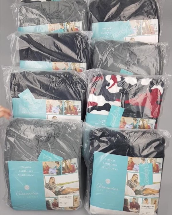 Фотография  196 - Халаты, комбинезоны (семейный) СТОК CAN#10 кг, ЛОТ №4449 оптом в Екатеринбурге и Свердловской области