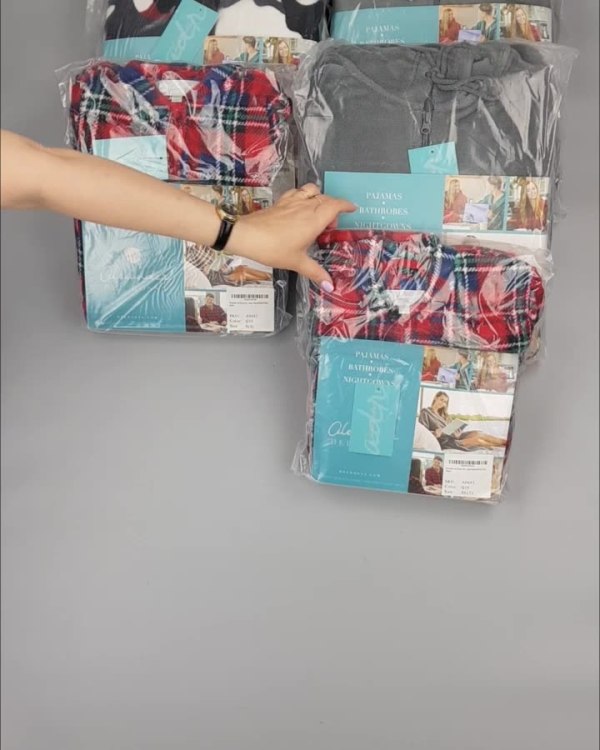 Фотография  103 - Халаты, комбинезоны (семейный) СТОК CAN#10 кг, ЛОТ №4451 оптом в Екатеринбурге и Свердловской области