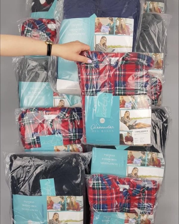 Фотография  415 - Халаты, комбинезоны (семейный) СТОК CAN#10 кг, ЛОТ №4451 оптом в Екатеринбурге и Свердловской области