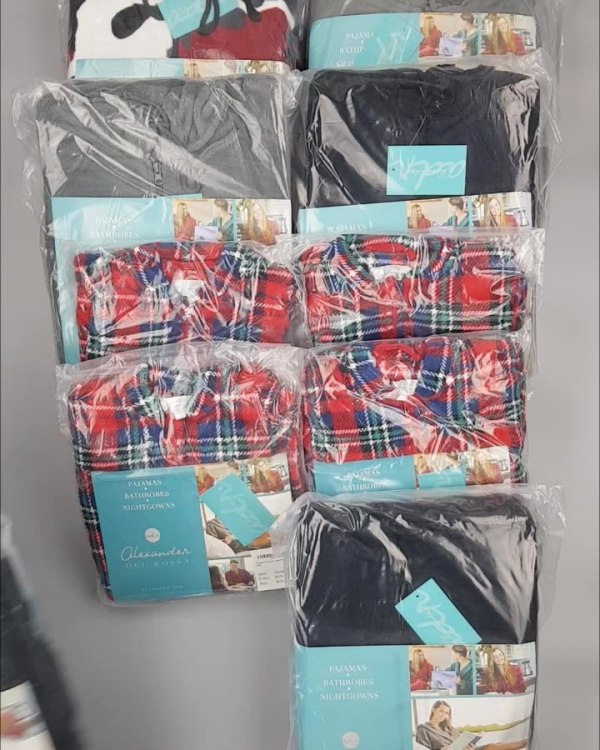 Фотография  688 - Халаты, комбинезоны (семейный) СТОК CAN#10 кг, ЛОТ №4452 оптом в Екатеринбурге и Свердловской области