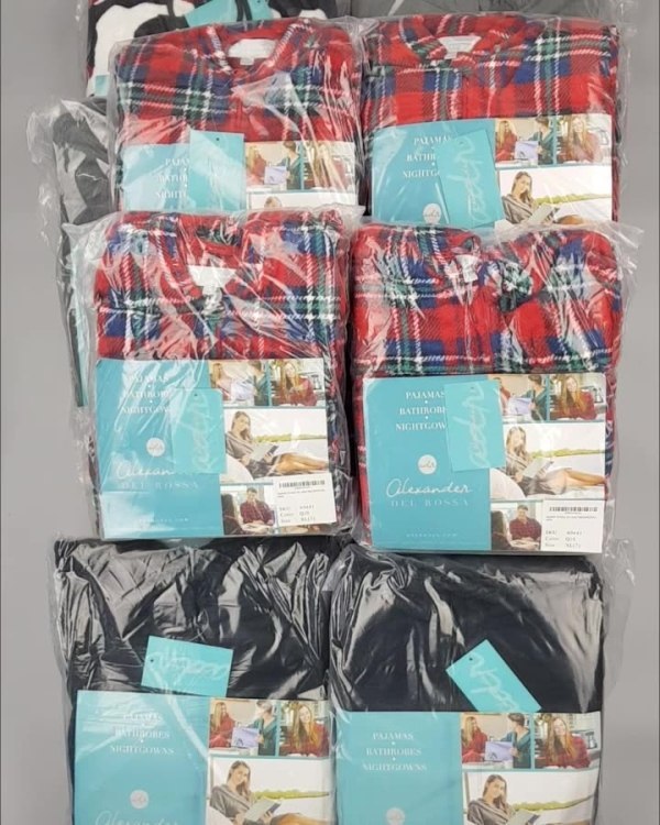 Фотография  459 - Халаты, комбинезоны (семейный) СТОК CAN#10 кг, ЛОТ №4452 оптом в Екатеринбурге и Свердловской области