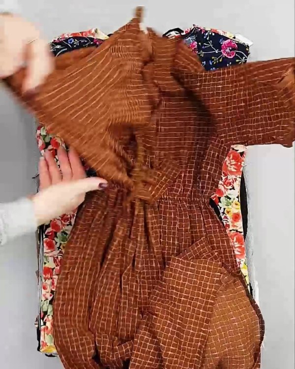 Фотография  550 - Платья Корея#20 шт, ЛОТ №5617 оптом в Екатеринбурге и Свердловской области