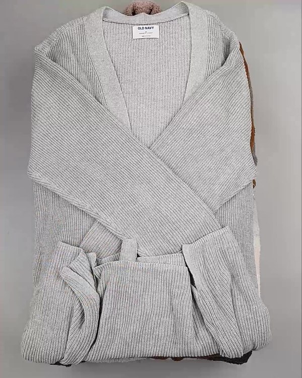 Фотография  447 - Кардиганы СТОК CAN#10 кг, ЛОТ №6474 оптом в Екатеринбурге и Свердловской области