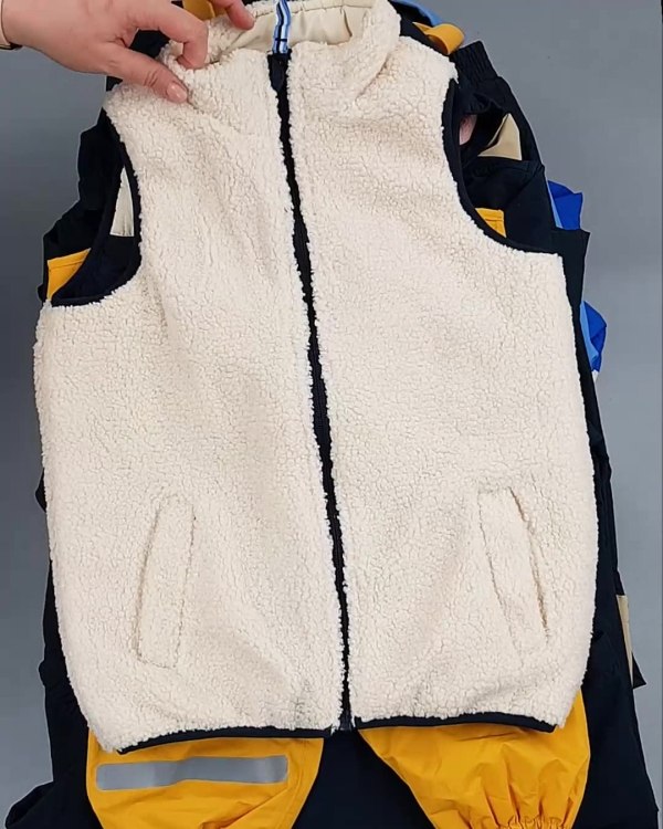 Фотография  158 - Верхняя одежда TCM kids 074#7 кг, ЛОТ №6681 оптом в Екатеринбурге и Свердловской области