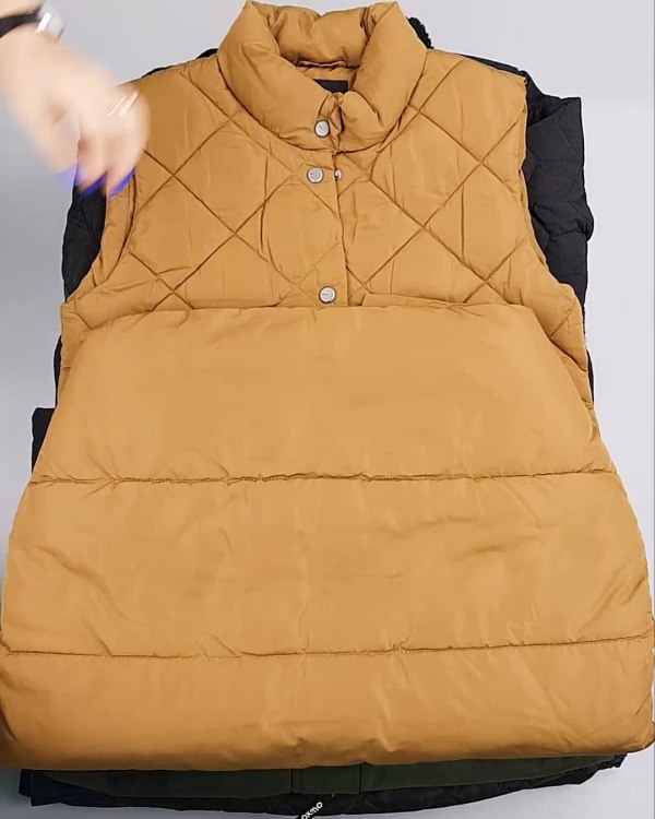 Фотография  604 - Верхняя одежда Дания#10,1 кг ЛОТ №6909 оптом в Екатеринбурге и Свердловской области