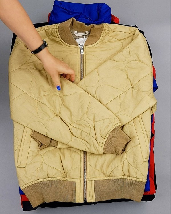 Фотография  986 - Ветровки CAN 084#10 кг, ЛОТ №6939 оптом в Екатеринбурге и Свердловской области