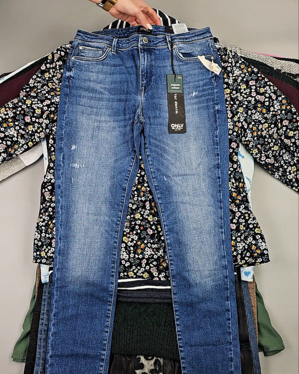 Фотография  888 - ДАНИЯ Winter mix 24#15 кг, ЛОТ СТ-10085 оптом в Екатеринбурге и Свердловской области