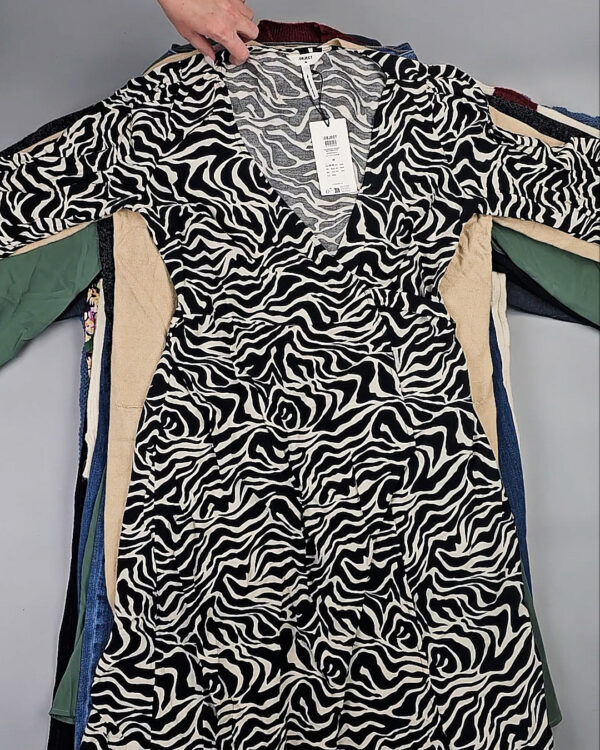 Фотография  562 - ДАНИЯ Winter mix 24#15 кг, ЛОТ СТ-10087 оптом в Екатеринбурге и Свердловской области