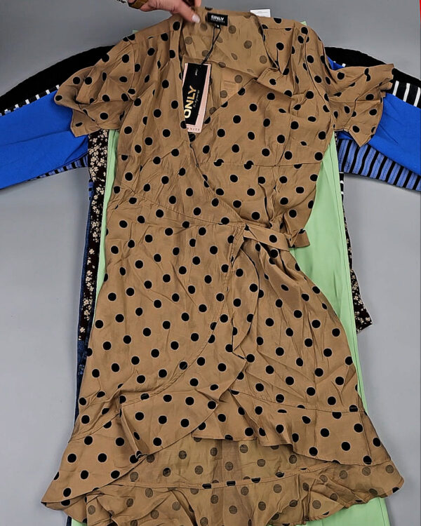 Фотография  733 - DK+Bestseller Winter mix 064#15 кг, ЛОТ СТ-10094 оптом в Екатеринбурге и Свердловской области