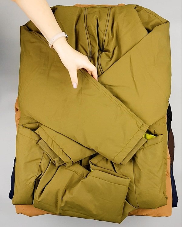 Фотография  844 - Верхняя одежда Дания#9,9 кг, ЛОТ №7057 оптом в Екатеринбурге и Свердловской области