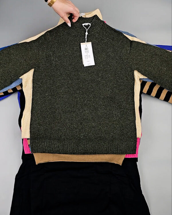 Фотография  575 - Джемпера Bestseller 104#7 кг, ЛОТ СТ-10040 оптом в Екатеринбурге и Свердловской области