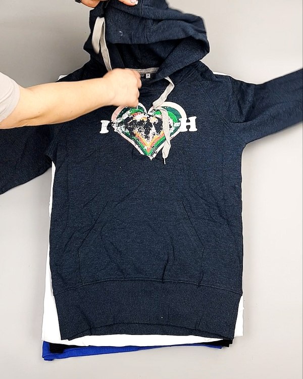 Фотография  305 - Толстовки м/ж (Sweat Tops)#20 кг, ЛОТ №7435 оптом в Екатеринбурге и Свердловской области