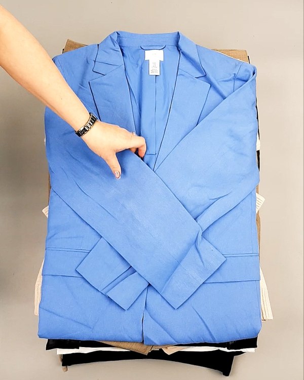 Фотография  975 - 12191 H&M mix textil 1224#25 кг, ЛОТ №7489 оптом в Екатеринбурге и Свердловской области