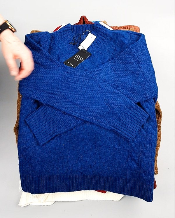 Фотография  794 - Джемпера СТОК CAN 084#7 кг, ЛОТ №7651 оптом в Екатеринбурге и Свердловской области