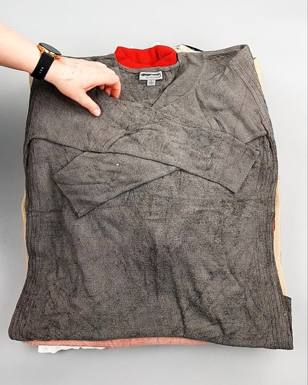 Фотография  756 - Джемпера СТОК CAN 084#7 кг, ЛОТ №7649 оптом в Екатеринбурге и Свердловской области