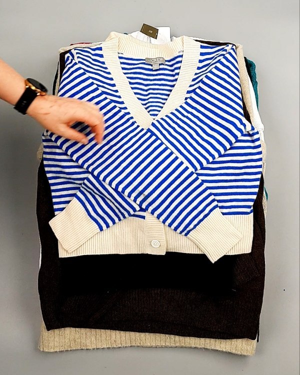 Фотография  630 - Джемпера СТОК CAN 084#7 кг, ЛОТ №7647 оптом в Екатеринбурге и Свердловской области