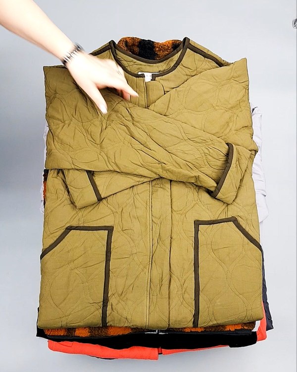 Фотография  300 - Верхняя одежда AMAZON жен 015#10 кг, ЛОТ №7712 оптом в Екатеринбурге и Свердловской области