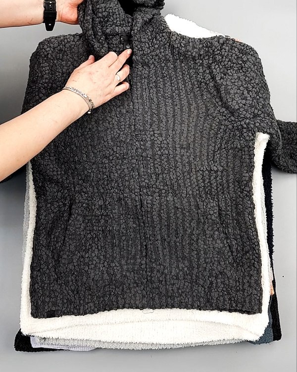 Фотография  550 - Джемпера СТОК CAN 084#7 кг, ЛОТ №7648 оптом в Екатеринбурге и Свердловской области