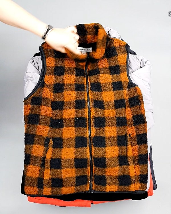 Фотография  718 - Верхняя одежда AMAZON жен 015#10 кг, ЛОТ №7712 оптом в Екатеринбурге и Свердловской области