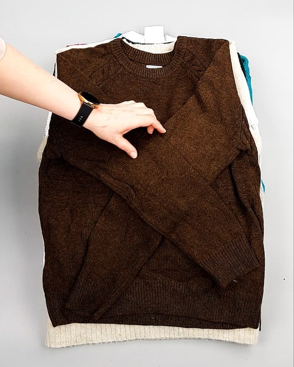 Фотография  796 - Джемпера СТОК CAN 084#7 кг, ЛОТ №7647 оптом в Екатеринбурге и Свердловской области