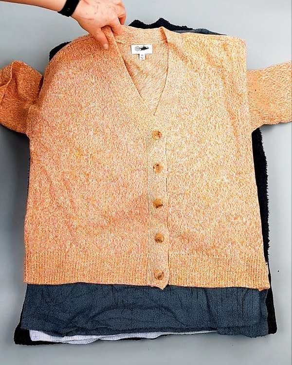 Фотография  631 - Джемпера СТОК CAN 084#7 кг, ЛОТ №7648 оптом в Екатеринбурге и Свердловской области