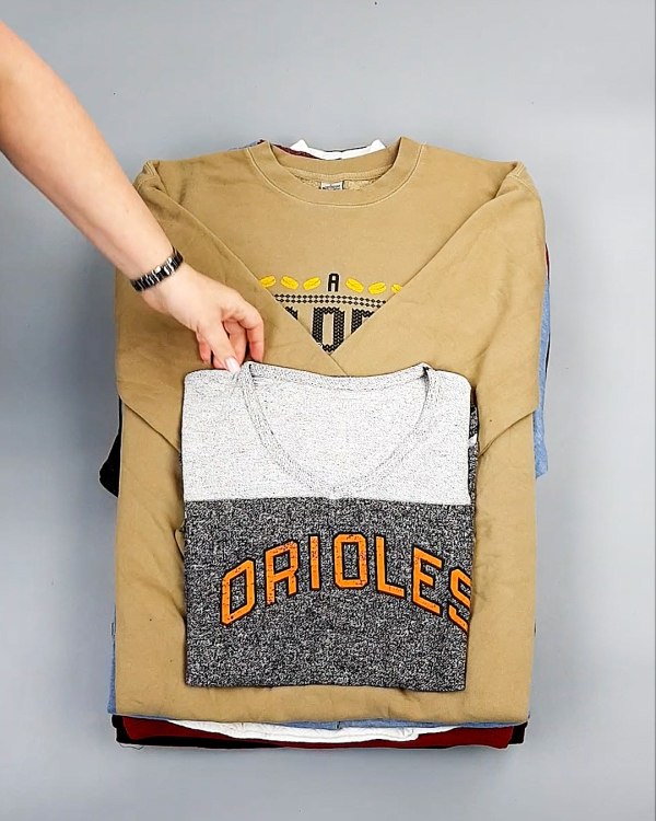 Фотография  937 - SWEATSHIRT CAN 084#10 кг, ЛОТ №7619 оптом в Екатеринбурге и Свердловской области