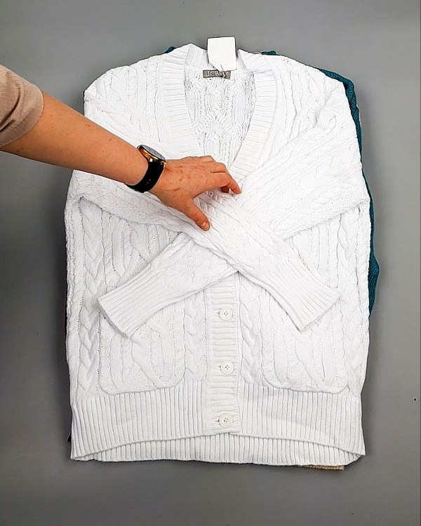 Фотография  812 - Джемпера СТОК CAN 084#7 кг, ЛОТ №7647 оптом в Екатеринбурге и Свердловской области