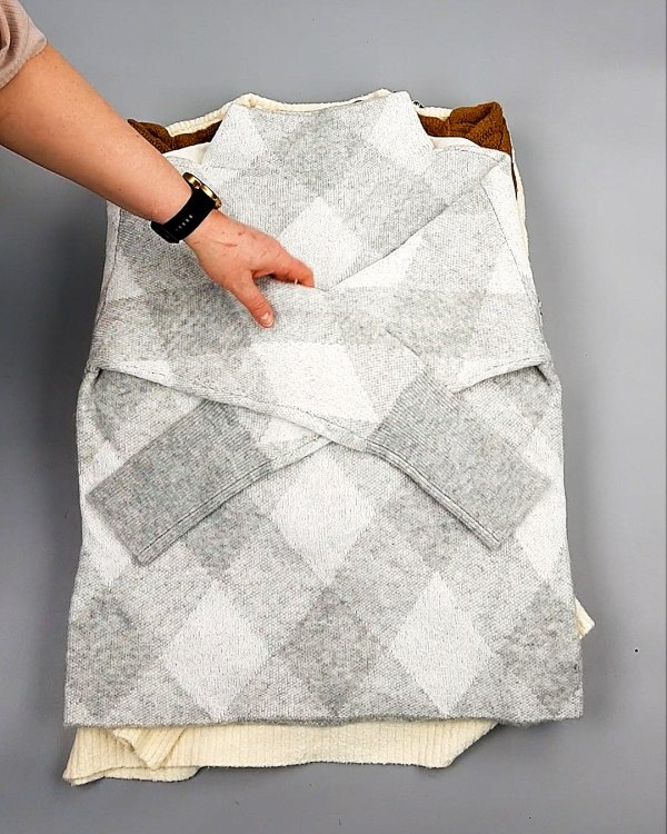 Фотография  491 - Джемпера СТОК CAN 084#7 кг, ЛОТ №7651 оптом в Екатеринбурге и Свердловской области