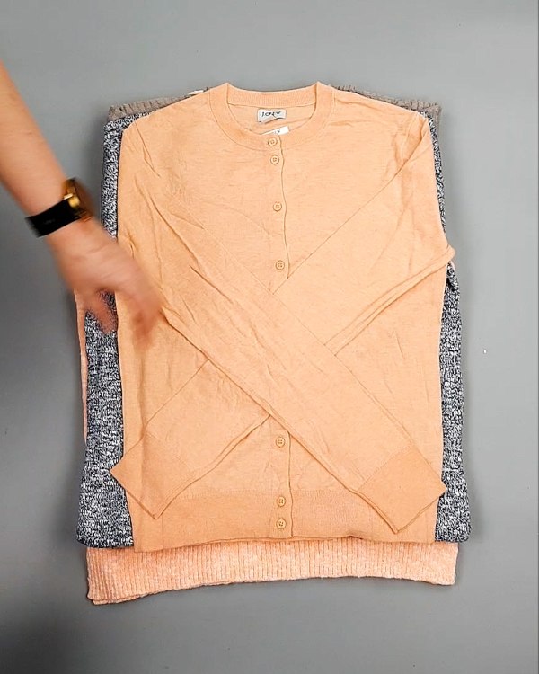 Фотография  731 - Джемпера легкие СТОК CAN 084#7 кг, ЛОТ №7635 оптом в Екатеринбурге и Свердловской области