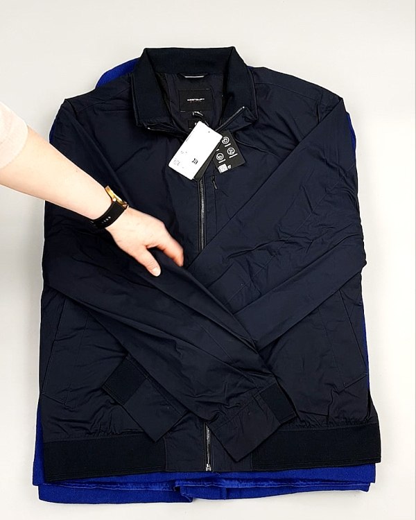 Фотография  607 - Ветровки м/ж C&A 025#10 кг, ЛОТ №7865 оптом в Екатеринбурге и Свердловской области