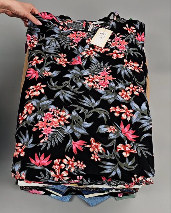 Фотография  766 - ONLY Summer mix 045#15 кг, ЛОТ №8455 оптом в Екатеринбурге и Свердловской области