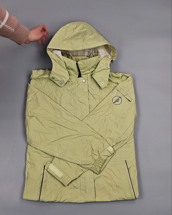 Фотография  553 - Ветровки женские#25 кг, ЛОТ № ВК0086 оптом в Екатеринбурге и Свердловской области