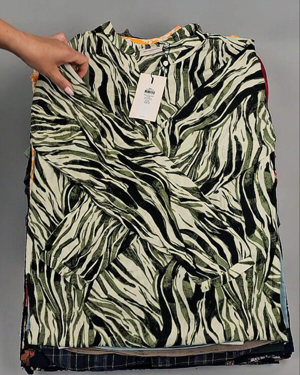 Фотография  717 - Блузки+Джемпера Bestseller Summer 045 B#8,5 кг, ЛОТ №9039 оптом в Екатеринбурге и Свердловской области