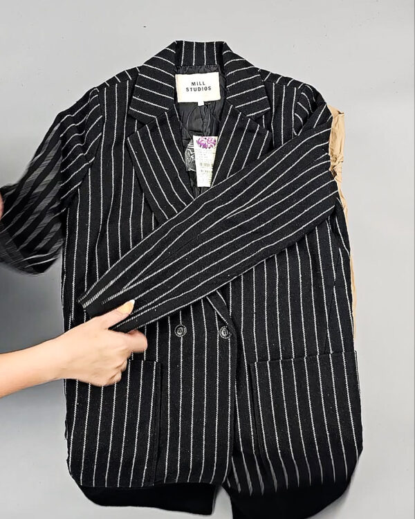 Фотография  825 - Верхняя одежда Корея 085#15 кг, ЛОТ № СТ-9247 оптом в Екатеринбурге и Свердловской области