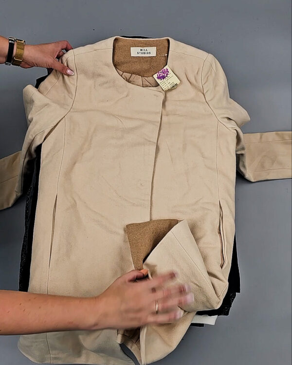 Фотография  129 - Верхняя одежда Корея 085#15 кг, ЛОТ № СТ-9248 оптом в Екатеринбурге и Свердловской области