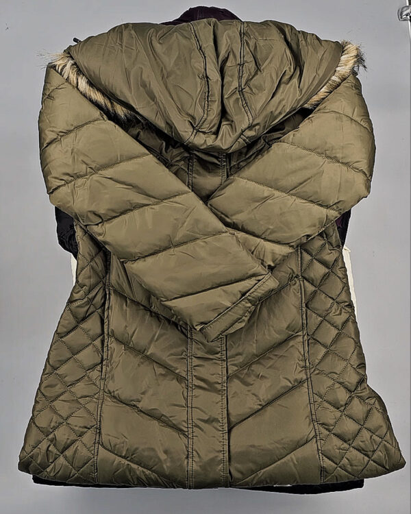 Фотография  428 - Верхняя одежда женская CAN 104#15 кг, ЛОТ СТ-9353 оптом в Екатеринбурге и Свердловской области