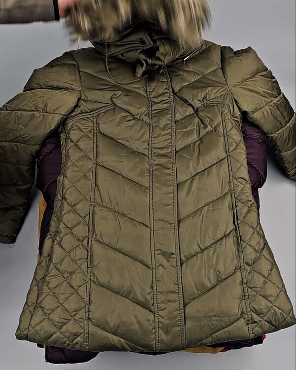 Фотография  949 - Верхняя одежда женская CAN 104#15 кг, ЛОТ СТ-9352 оптом в Екатеринбурге и Свердловской области