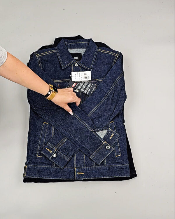 Фотография  801 - Верхняя одежда Корея 085#15 кг, ЛОТ № СТ-9247 оптом в Екатеринбурге и Свердловской области