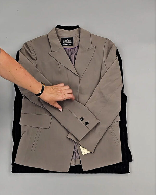 Фотография  611 - Жакеты Корея 085#10 кг, ЛОТ № СТ-9240 оптом в Екатеринбурге и Свердловской области