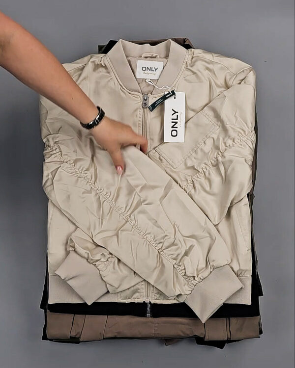 Фотография  175 - Ветровки Bestseller 045#10 кг, ЛОТ СТ-9407 оптом в Екатеринбурге и Свердловской области