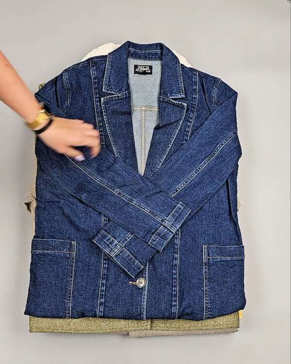 Фотография  472 - Ветровки женские CAN 104#12,5 кг, ЛОТ СТ-9404 оптом в Екатеринбурге и Свердловской области