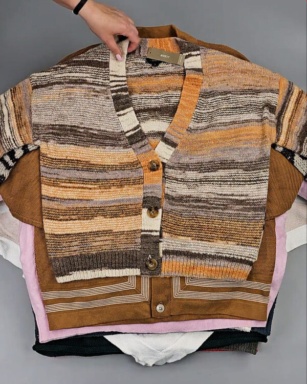 Фотография  484 - Джемпера СТОК CAN#10 кг, ЛОТ СТ-9915 оптом в Екатеринбурге и Свердловской области